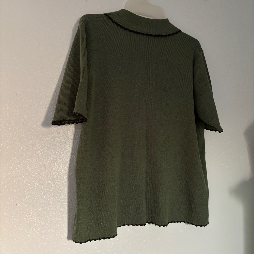 Vintage embroidered knit button up tee shirt - Picture 3 of 9